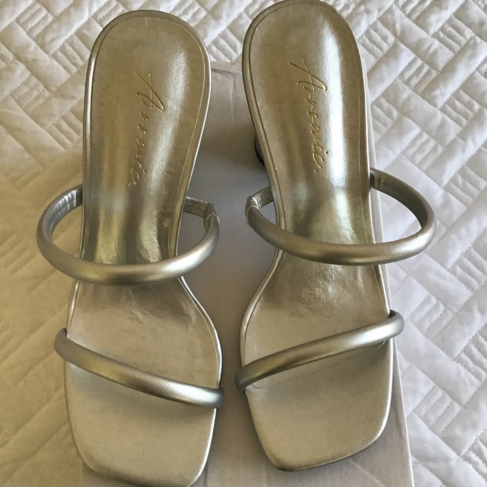 Arromic  Metallic block heeled dressy sandals in Size 6.5